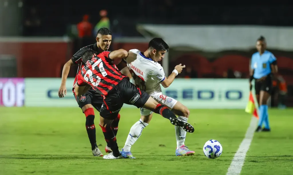 Vitória derrota Bahia e ganha fôlego na luta contra o rebaixamento