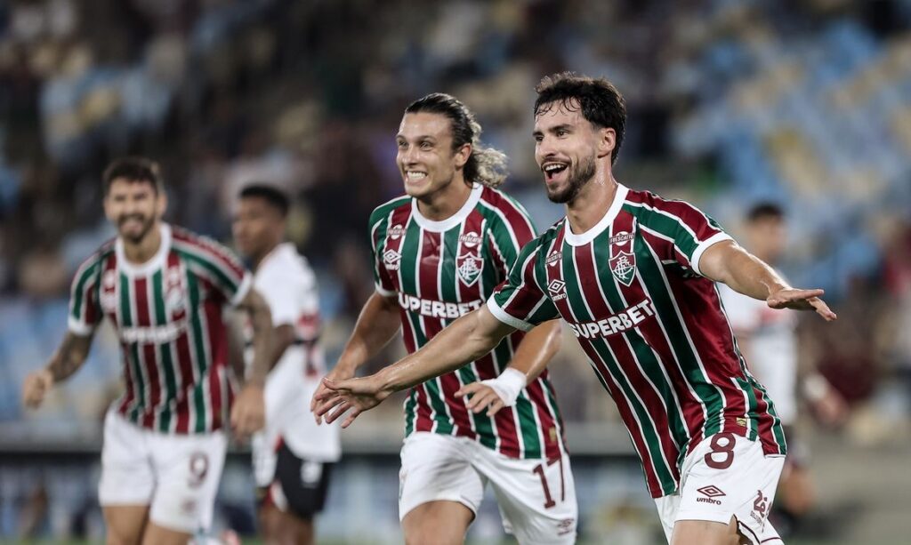 Fluminense goleia São Paulo e confirma presença na Copa Libertadores