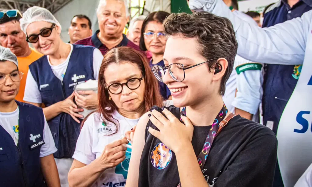 Cidades do CE e MG iniciam vacinação contra dengue com dose única