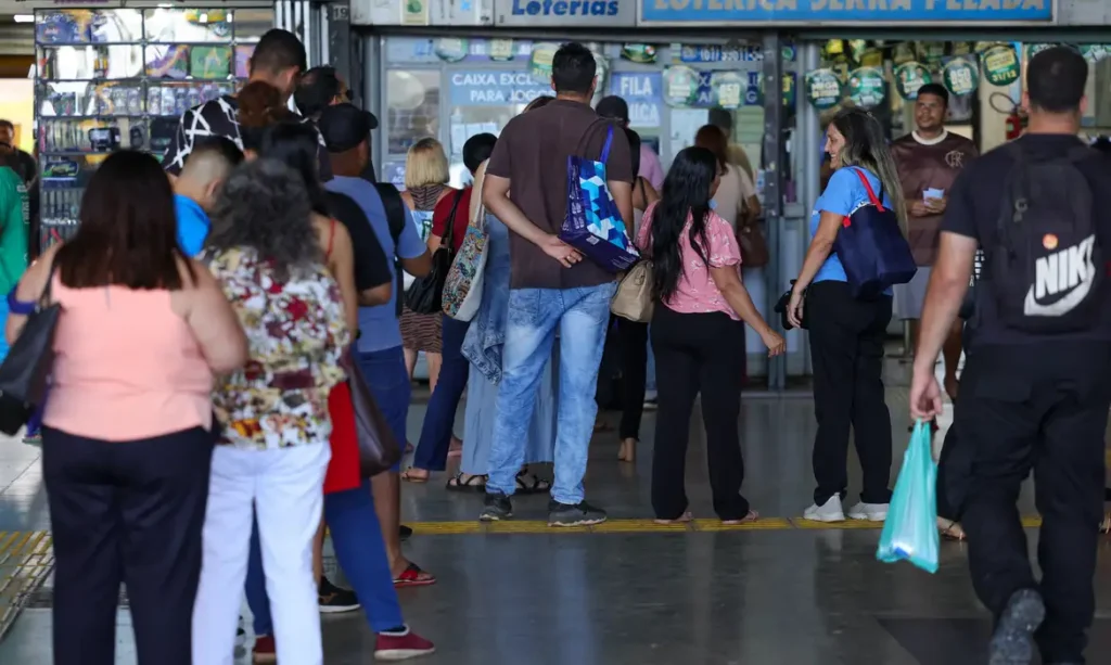 Mega-Sena acumula e prêmio principal vai para R$ 7,5 milhões