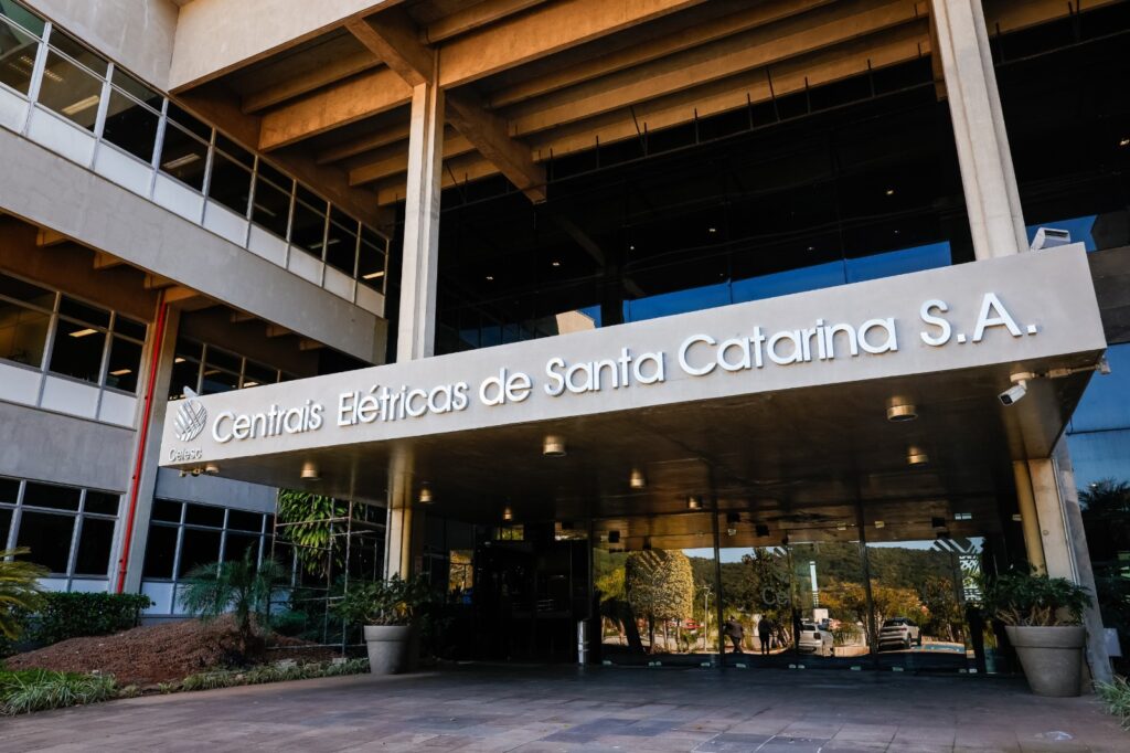Celesc abre concurso com salários de até R$ 6,9 mil em Santa Catarina