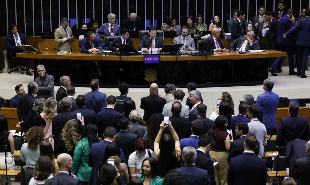 Alcolumbre marca votação da PEC pelo fim da 6×1 para quarta-feira